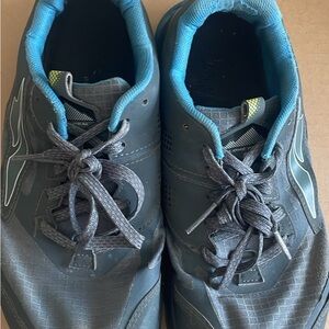 Men's Gray and Blue Athletic Shoes